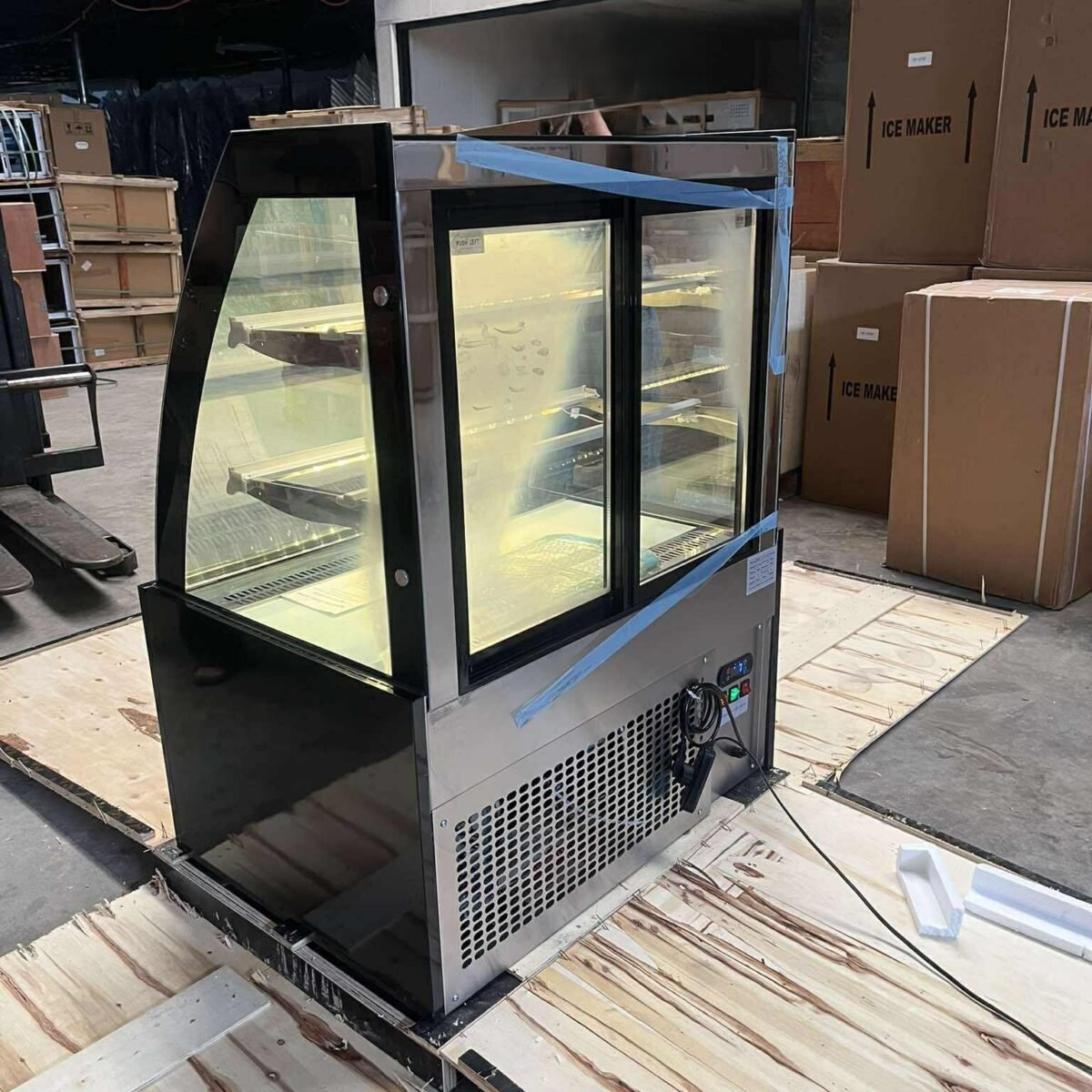 Curved Type Cake Chiller (Black) For Sale