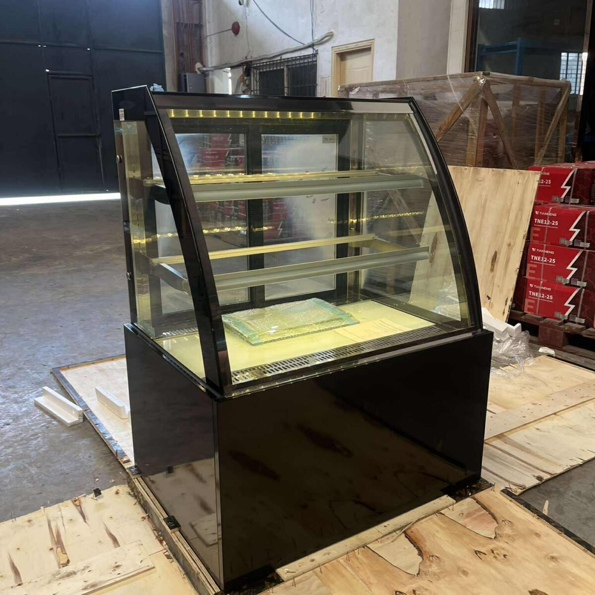 Curved Type Cake Chiller (Black) For Sale