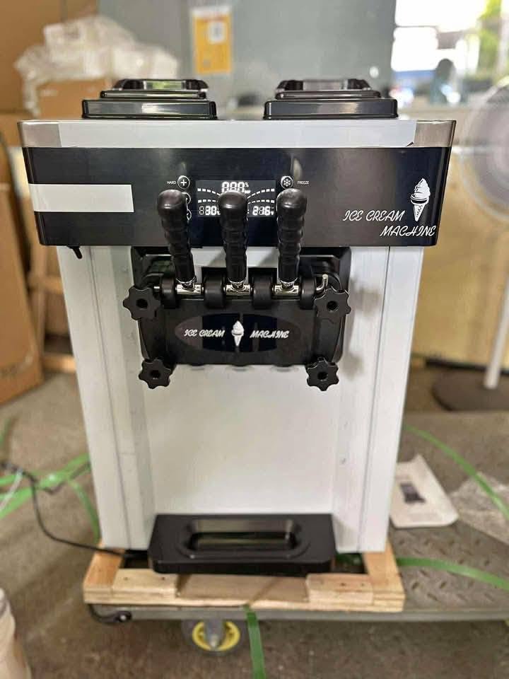 Table Top Soft  Ice Cream Machin 2 tanks 3 dispensers Pump type